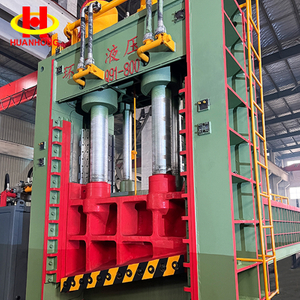 Mittelgro&szlig;e hydraulische Portalschere f&uuml;r Altmetall