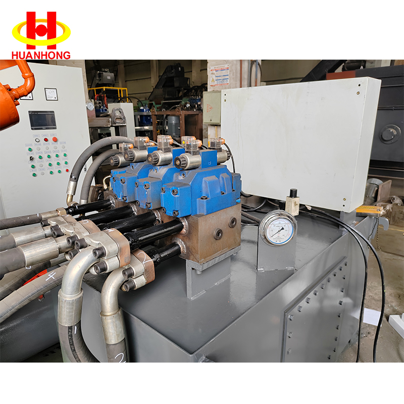 Automaatne k&uuml;ljelt suruv terasej&auml;&auml;tmete presspress